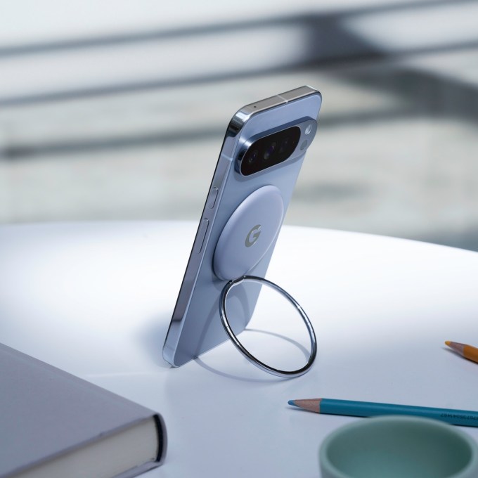 Versatile Google PixelSnap Ring Stand