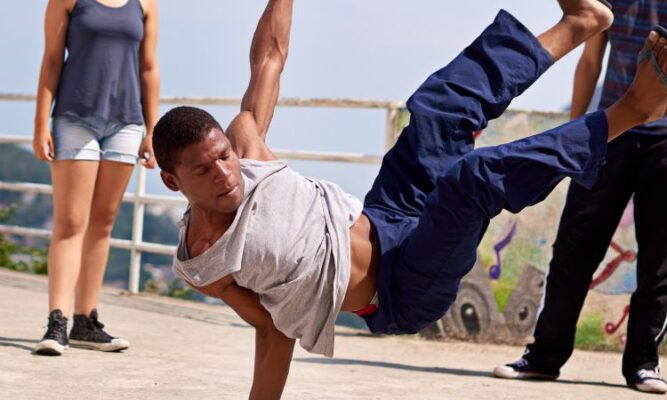 Street Performers: Earning Through Entertainment