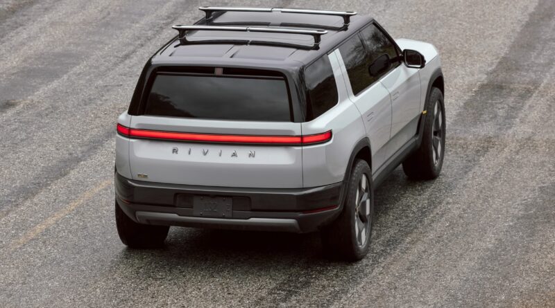 Rivian cuts hundreds of workers after R2 deliveries start